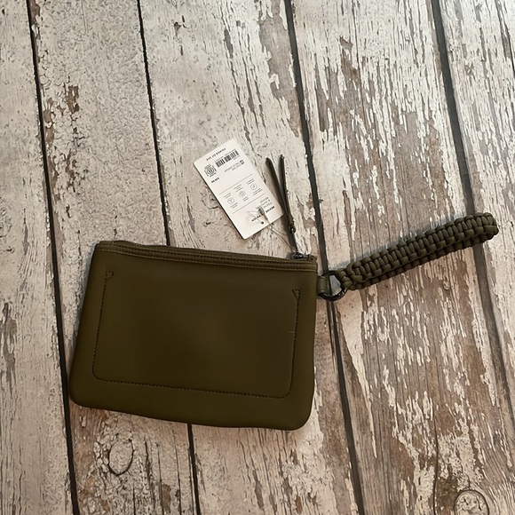 ATHLETA Revive Zip Pouch - Picture 2 of 11